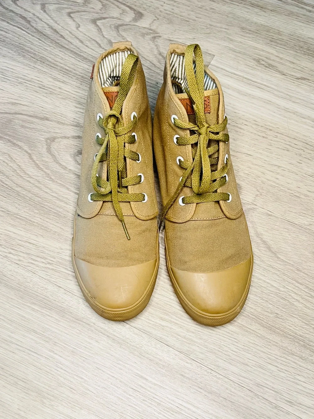 Bangs Olive Green Old Pine Sunflower & Bees High Top Sneakers Sz 9.5